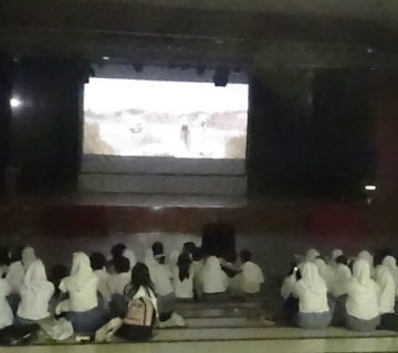 Nonton film anak  360x320