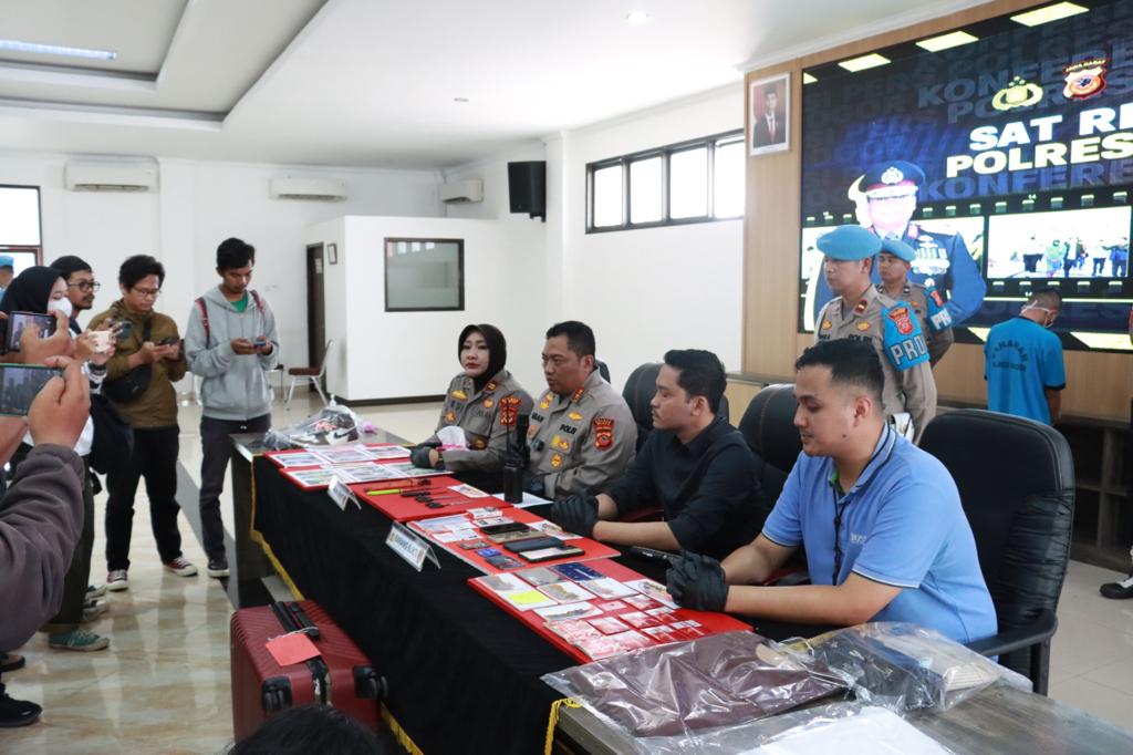 43cab45b a076 4a5e 9ca6 5f13b8473a5c