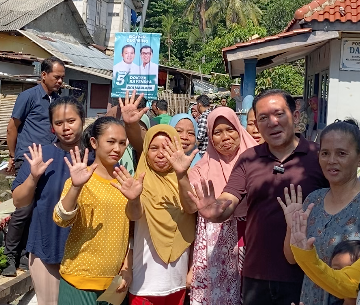 Dokter dengan Kader Posyandu 360x305