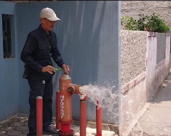 Proses Flushing Jaringan Pipa Perumda Tirta Pakuan, Air Jernih Terjaga Kualitas