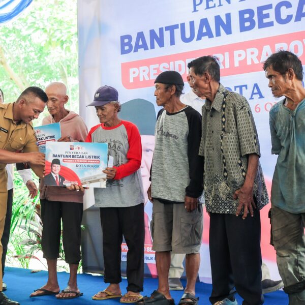 Presiden Prabowo Subianto Serahkan Bantuan 160 Becak Listrik di Kota Bogor